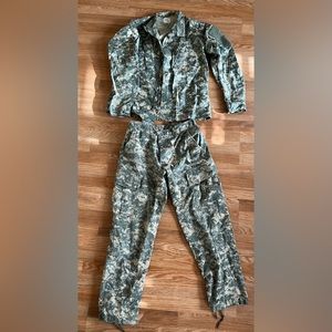 US Army ACU Digital Camo Combat Uniform Coat & Pants Size MEDIUM REGULAR Set EUC